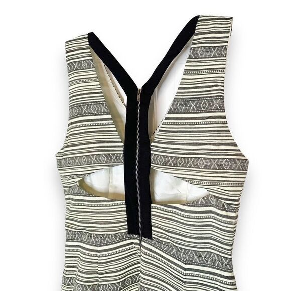 Red Saks Fifth Ave Sleeveless Tribal Print Fit & Flare Dress Back Cut Outs S/P - Picture 3 of 12